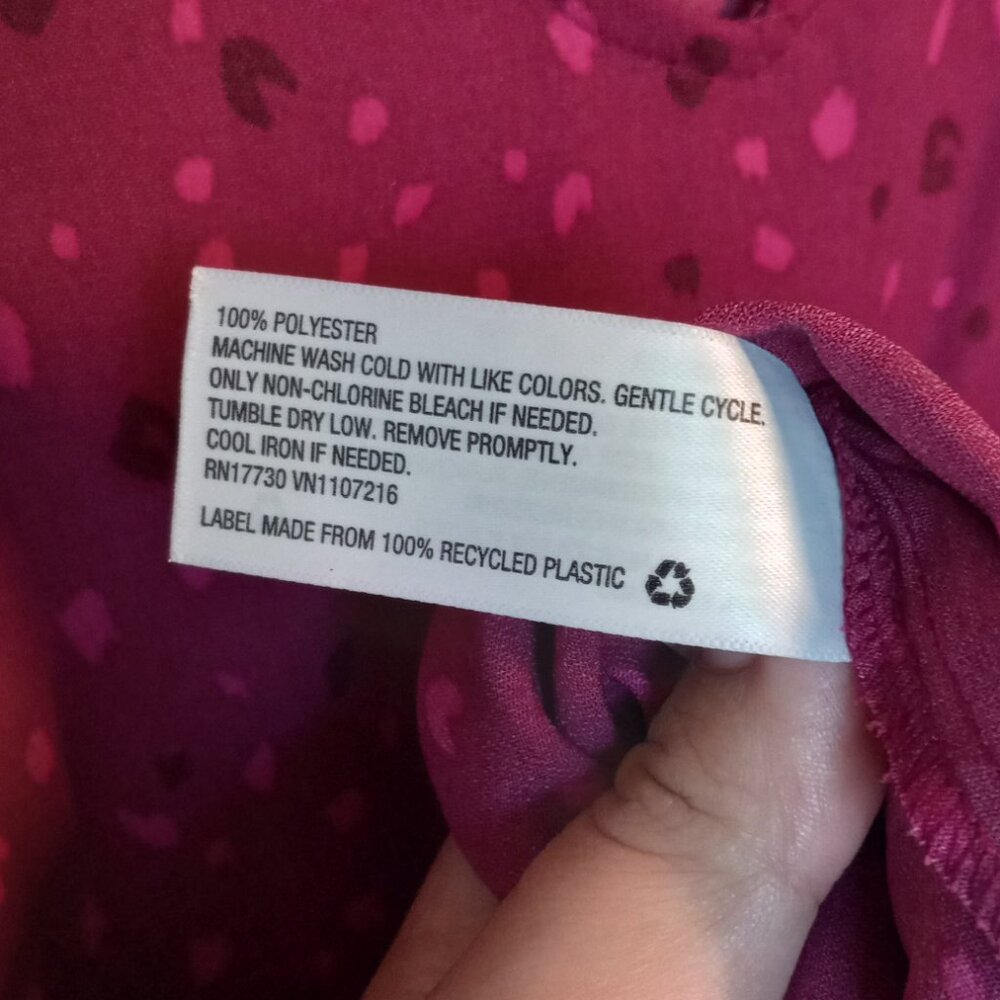 Ingrid & Isabel Maternity Top Blouse Size M Berry Ruffle Trim 3/4 Sleeve V-Neck - Picture 3 of 11